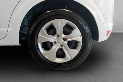 Car image 10