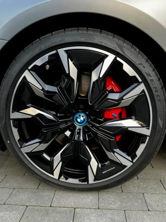 BMW i5 M60 xDrive 440 kW image number 12