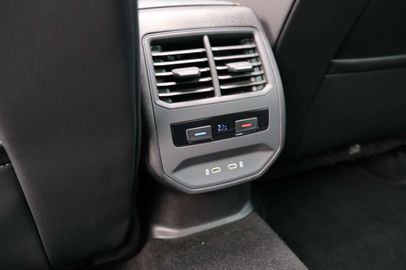 Car image 37