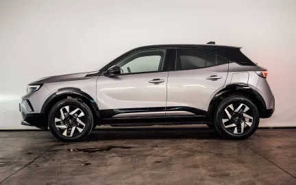 Car image 4