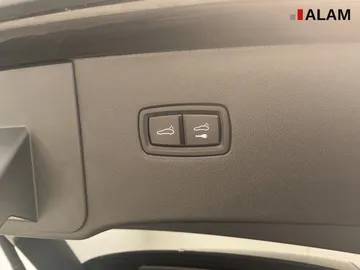 Car image 36