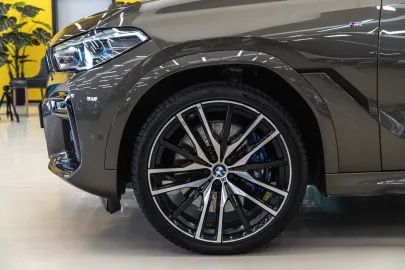 Car image 40