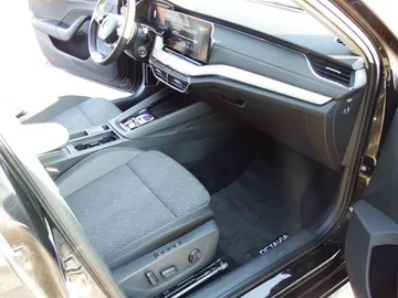 Car image 24