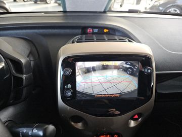 Car image 14