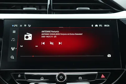 Car image 14