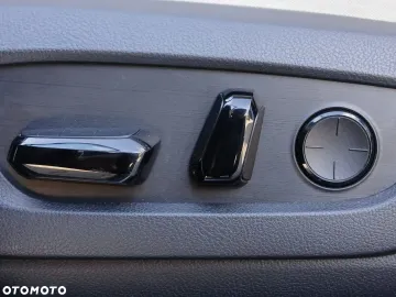 Car image 40