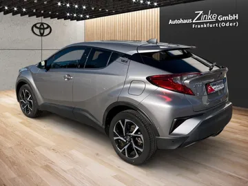 Car image 5