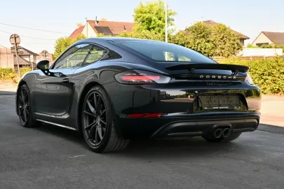 Car image 4