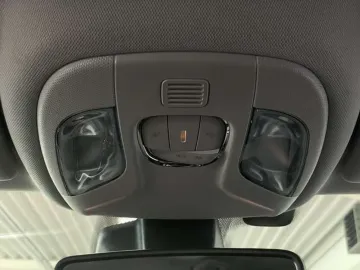 Car image 32