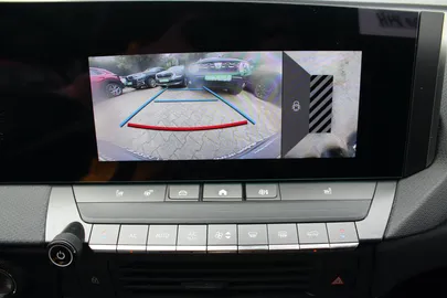 Car image 26