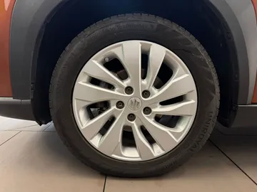 Car image 26