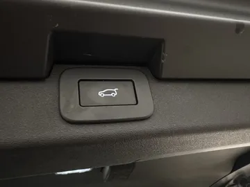 Car image 38