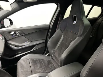 Car image 40