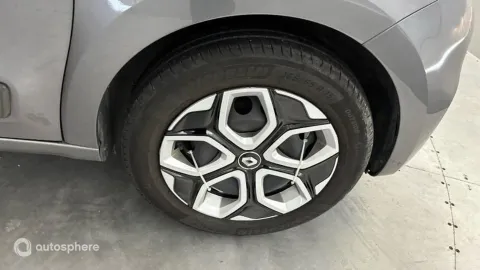 Car image 20