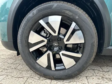 Car image 26