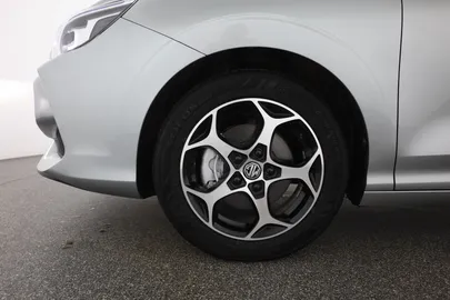 Car image 30