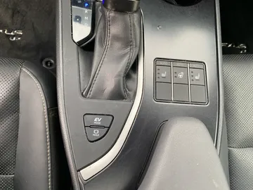Car image 29