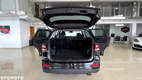 Car image 38