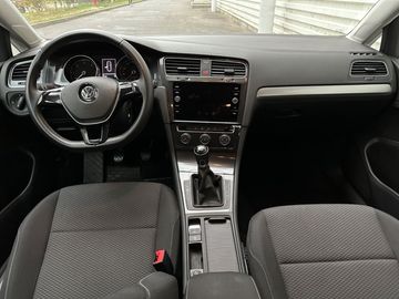 Car image 11