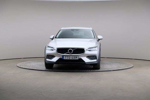 Volvo V60 Cross Country B4 AWD 146 kW image number 3