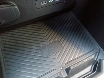 Car image 30