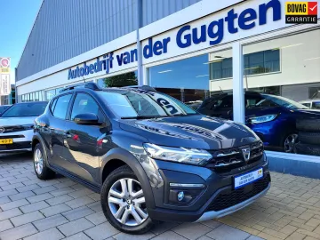 Car image 3