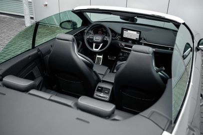 Car image 32