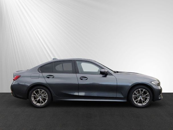 BMW 320i Sport Line 135 kW image number 2