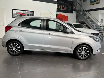 Car image 4