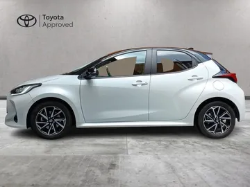 Car image 4