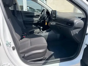 Car image 14