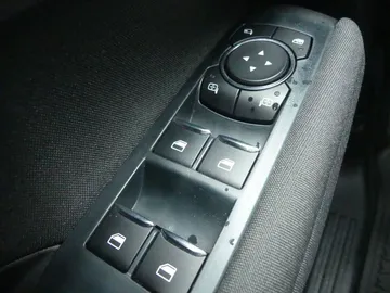 Car image 29