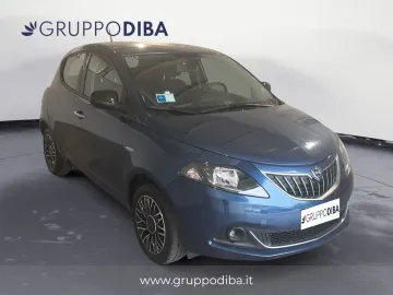 Car image 3
