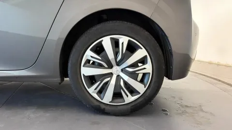 Car image 21