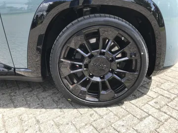 Car image 40