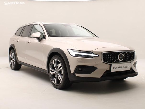 Volvo V60 Cross Country AWD B4 145 kW image number 14