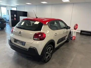 Car image 30