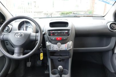 Car image 15