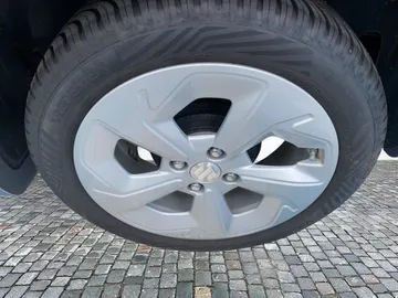Car image 22