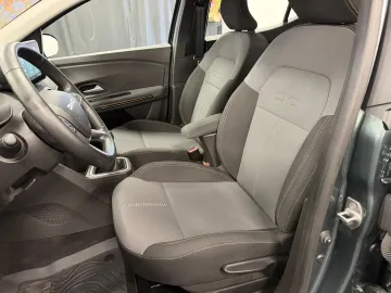 Car image 38