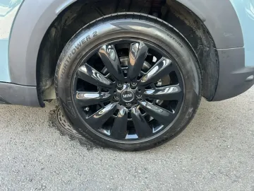 Car image 29