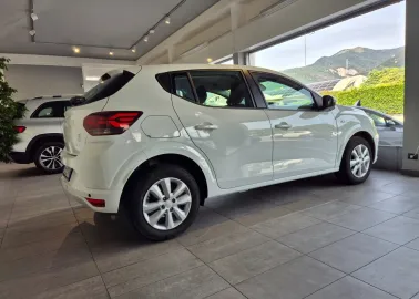 Car image 4