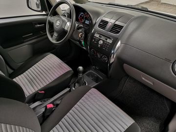 Car image 14