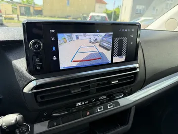 Car image 26
