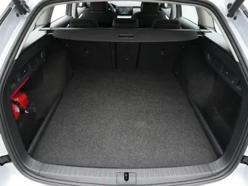 Car image 32
