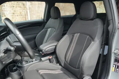 Car image 30