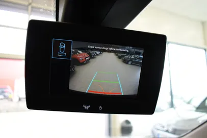 Car image 19