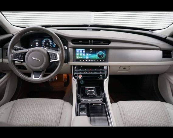 Jaguar XF 132 kW image number 3