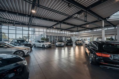 Car image 15