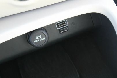 Car image 30